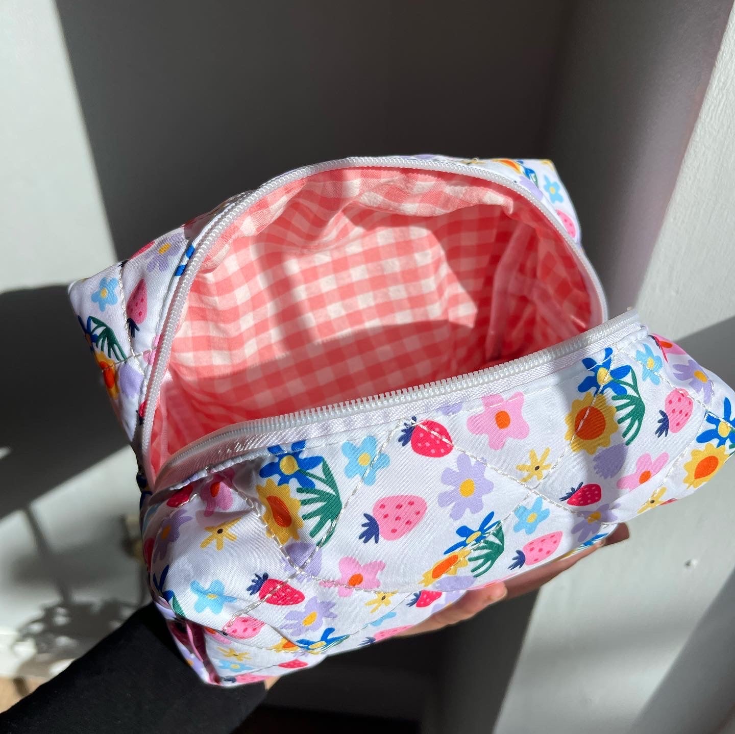 Strawberry Garden Make-up Bag - Cuteryko