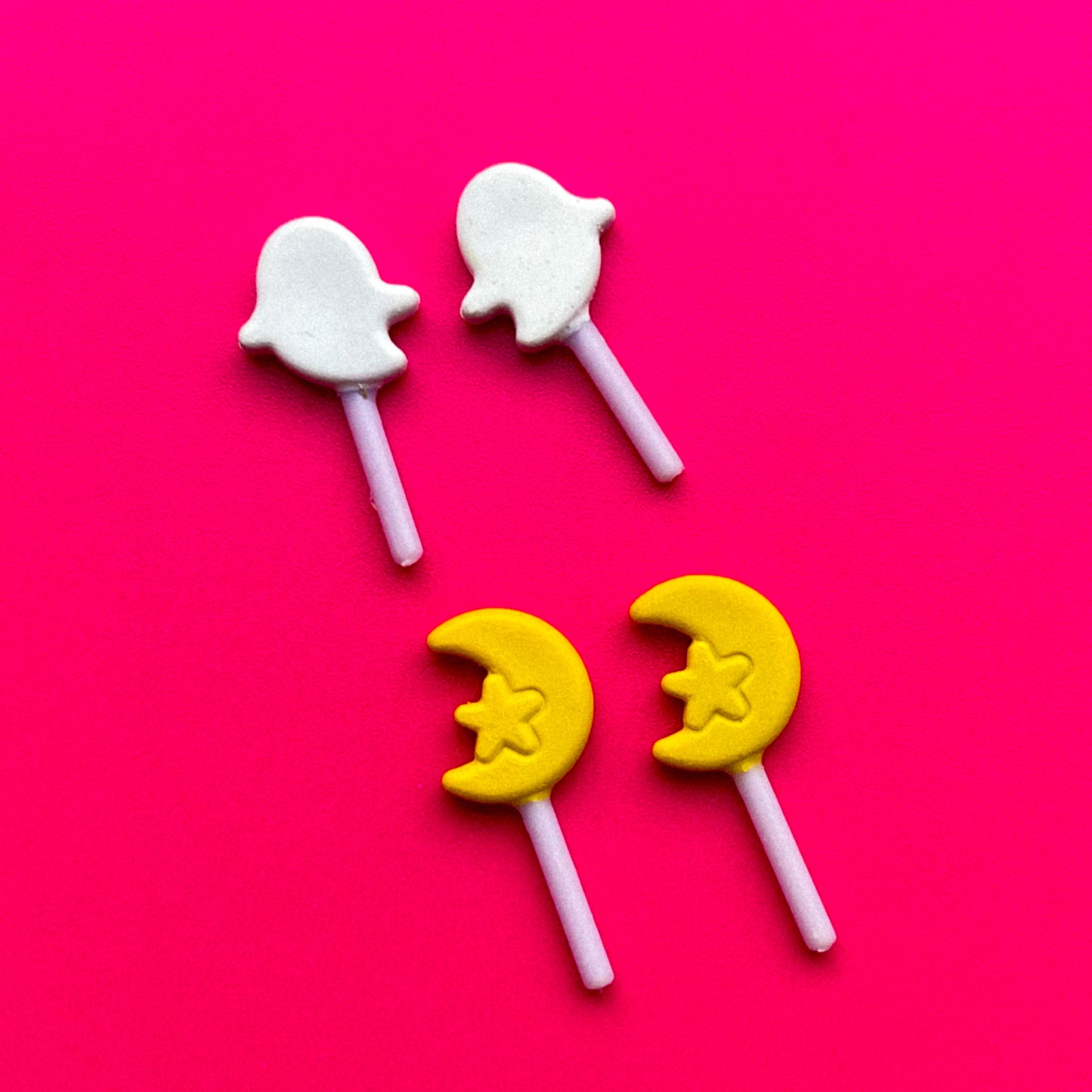 Pendientes de piruleta fantasma y luna
