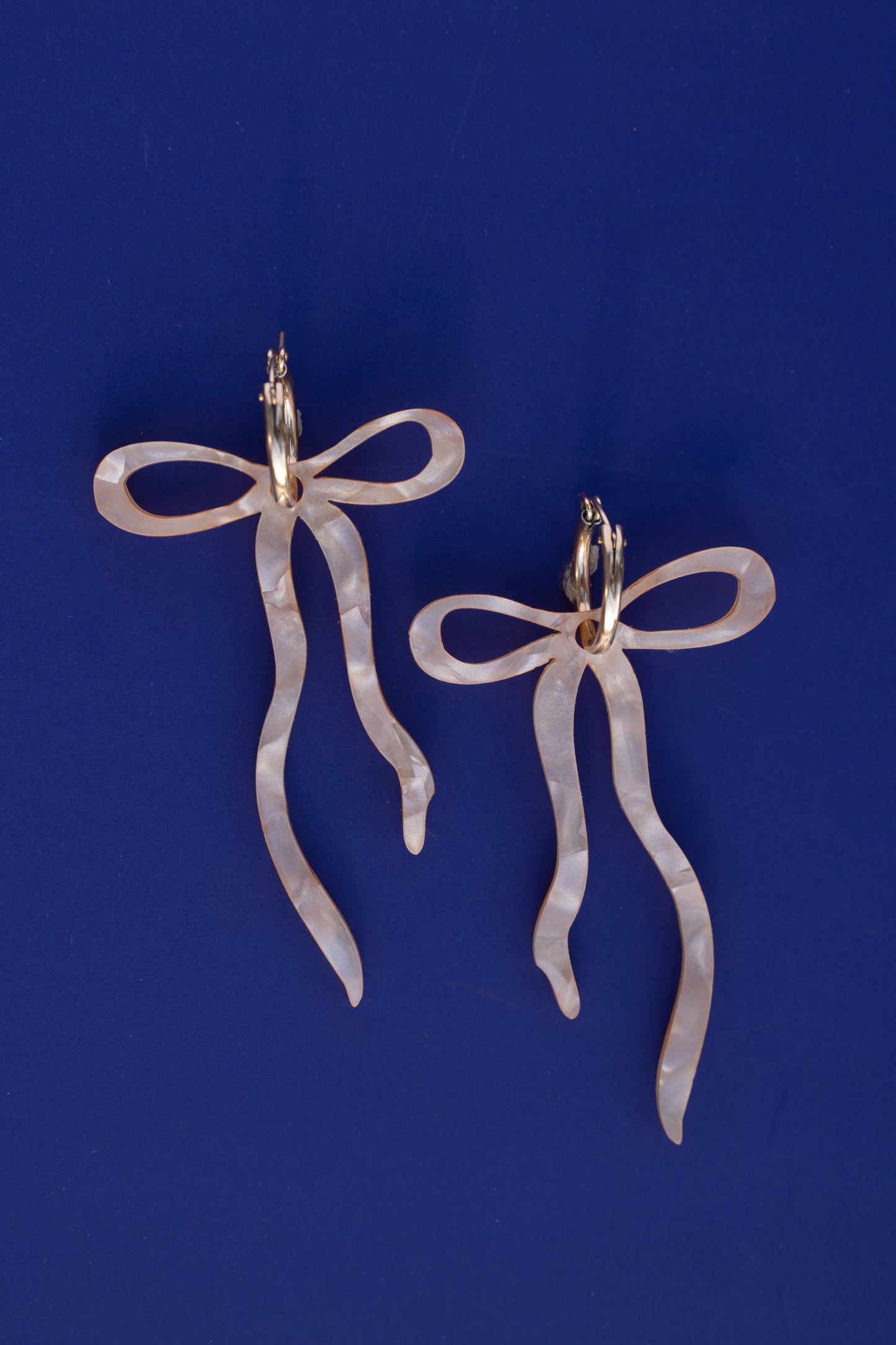 Pearlescent Beige Dangly Bow Hoop Earrings