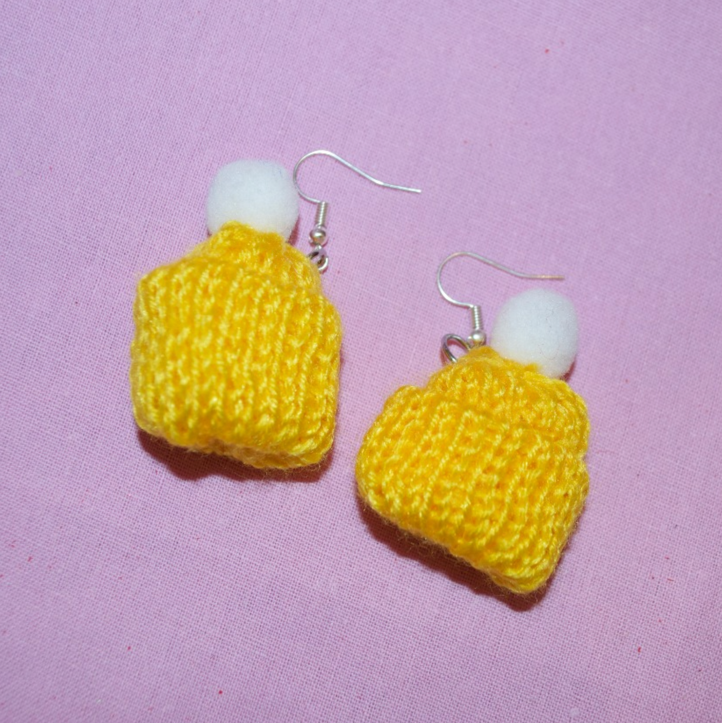 Pendientes de sombrero con pompones