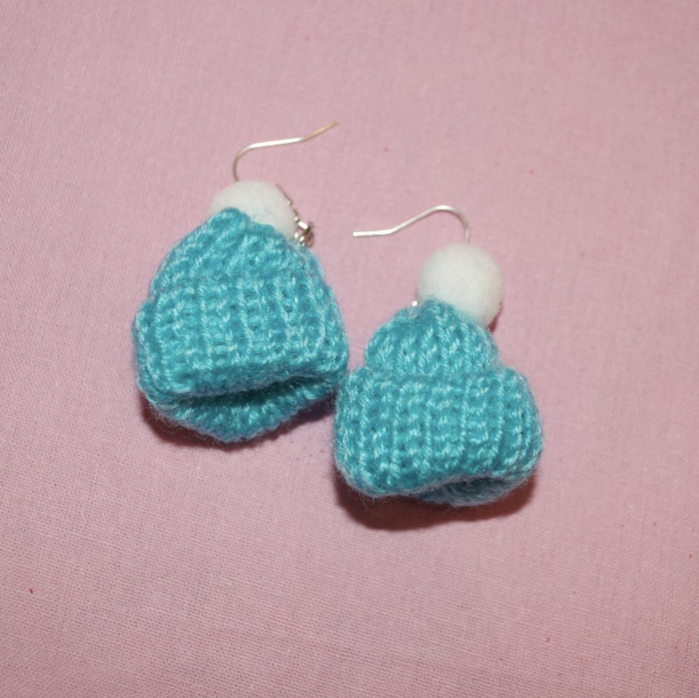 Pendientes de sombrero con pompones