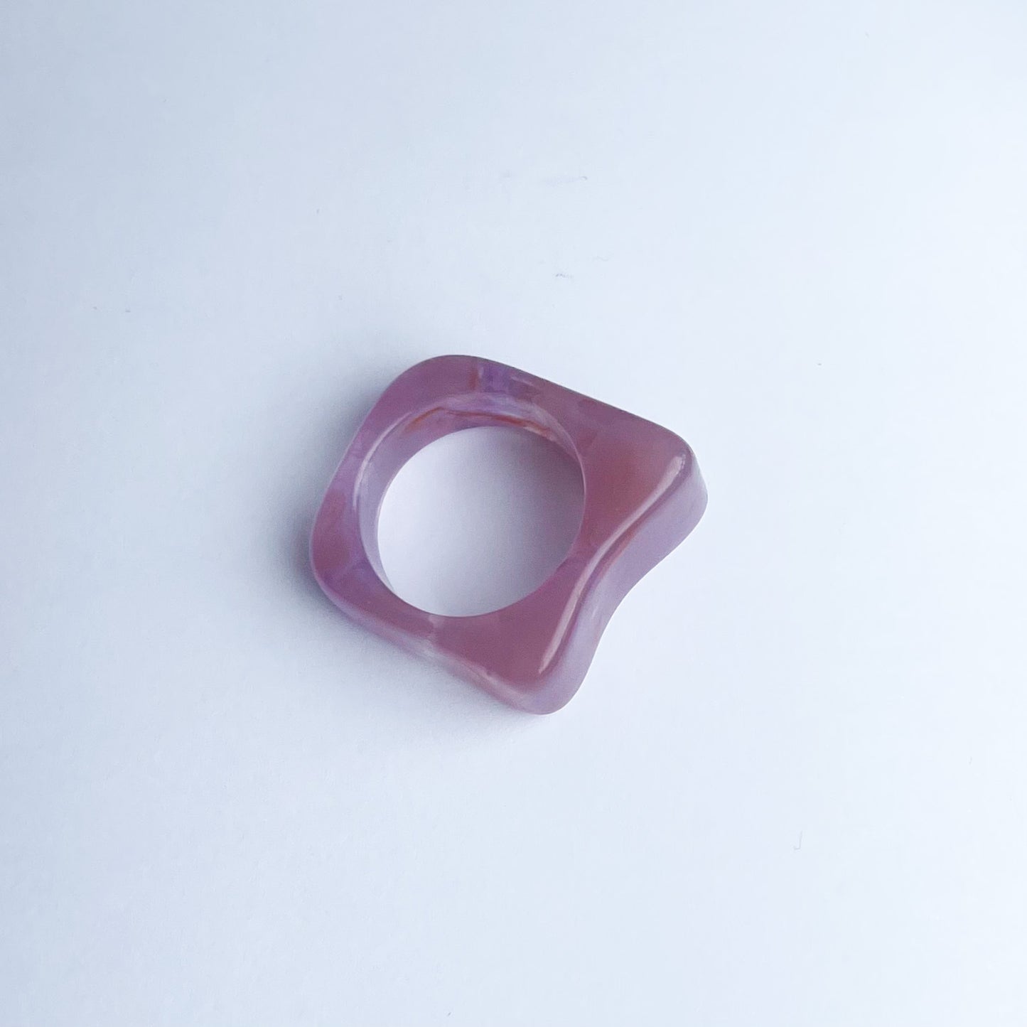 Rosa Marmor-Klobiger Ring