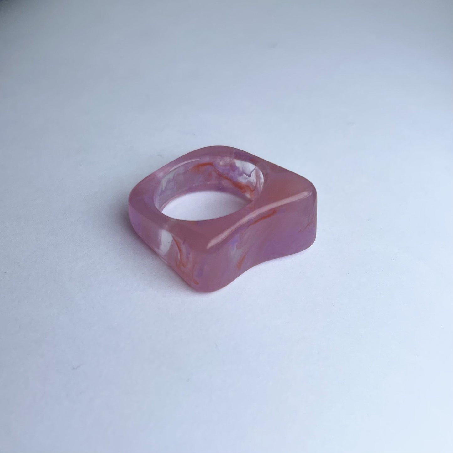Rosa Marmor-Klobiger Ring
