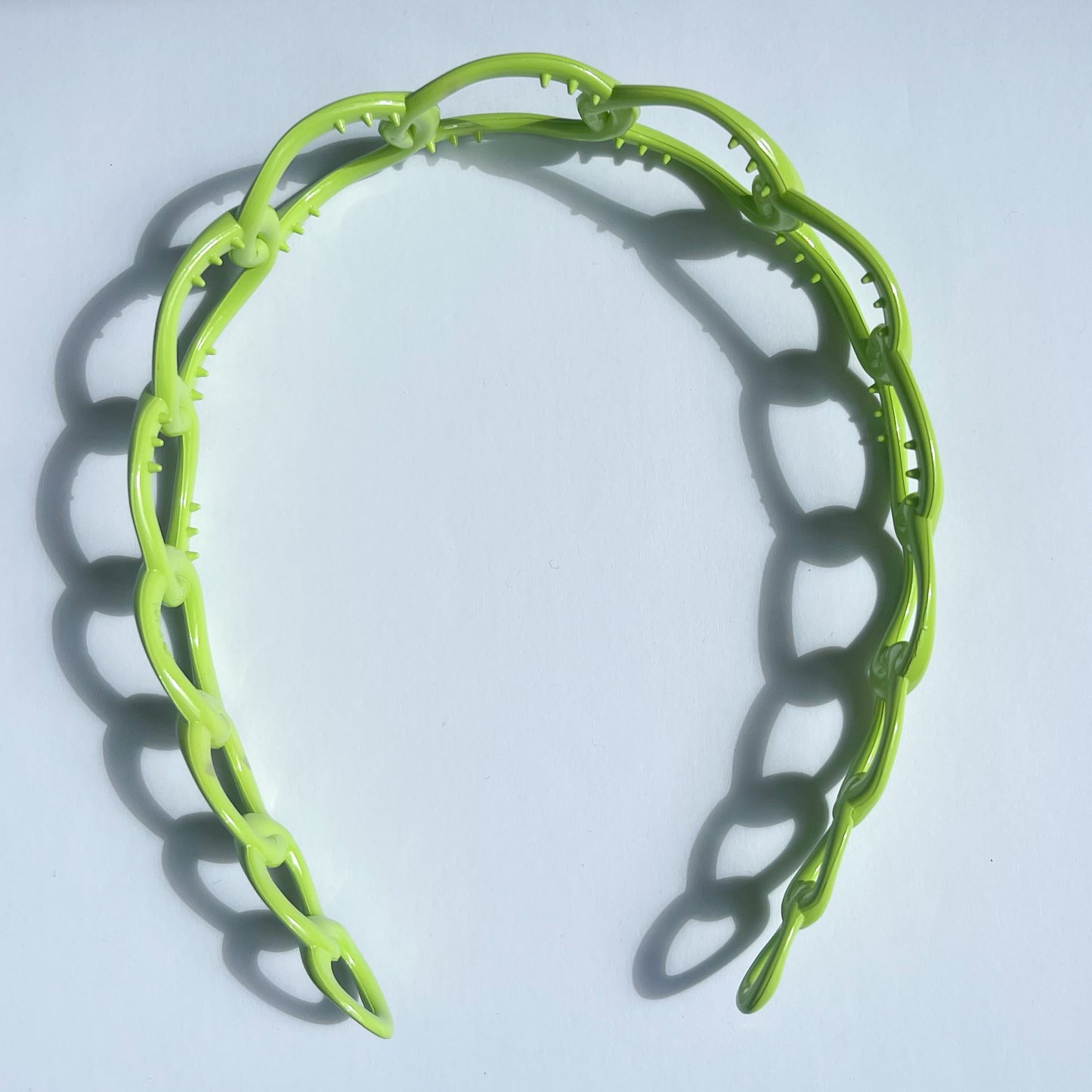 Diadema con eslabones verde lima